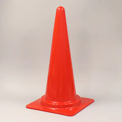 カラーコーン（パイロン）赤：高さ700/底辺380×380/重量1kg メイン画像